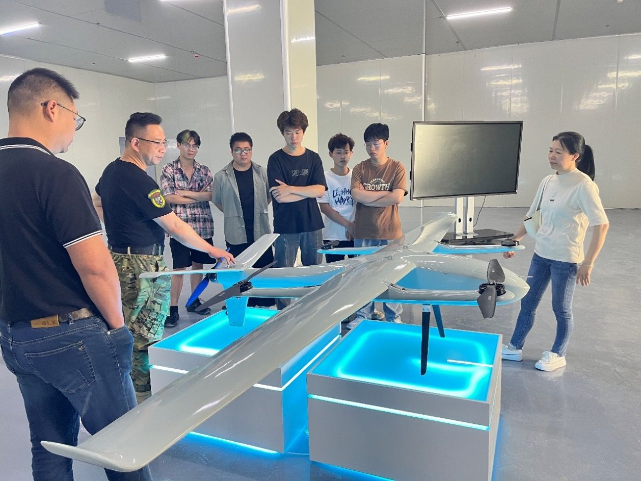 实践教学拓视野 校企合作育英才——信息工程学院师生赴福建鼎峰视界电子科技开展实践教学